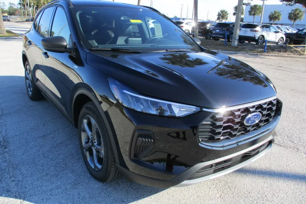 2025 Ford Escape ST-Line photo 1