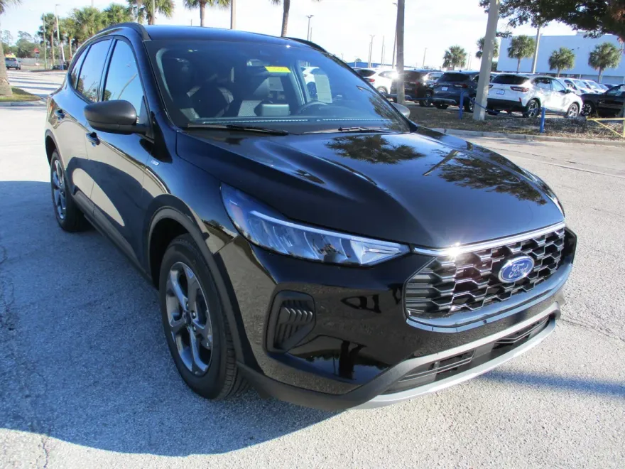 2025 Ford Escape ST-Line photo 1
