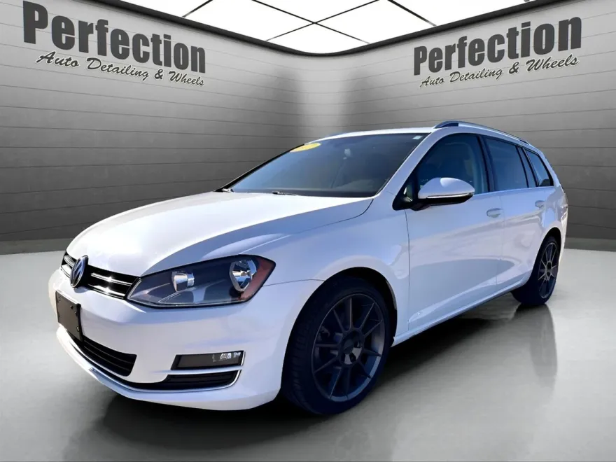 2017 Volkswagen Golf SportWagen TSI SE photo 1
