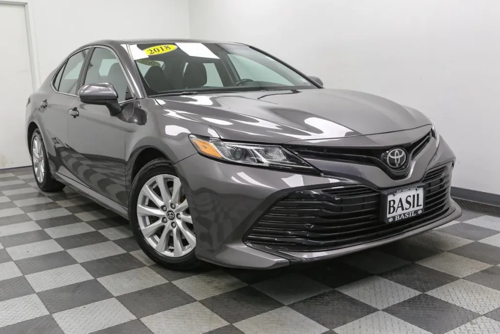 2018 Toyota Camry LE photo 1
