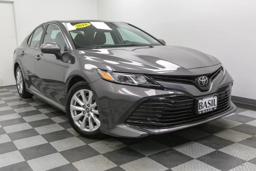 2018 Toyota Camry LE photo 1