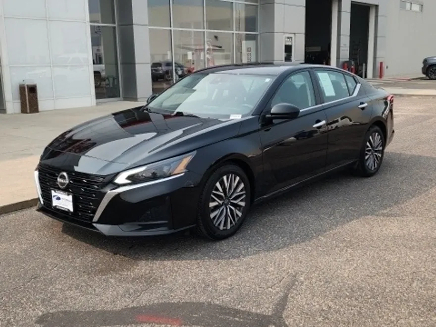 2023 Nissan Altima 2.5 SV photo 1