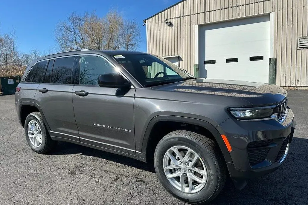 2025 Jeep Grand Cherokee Laredo X photo 1
