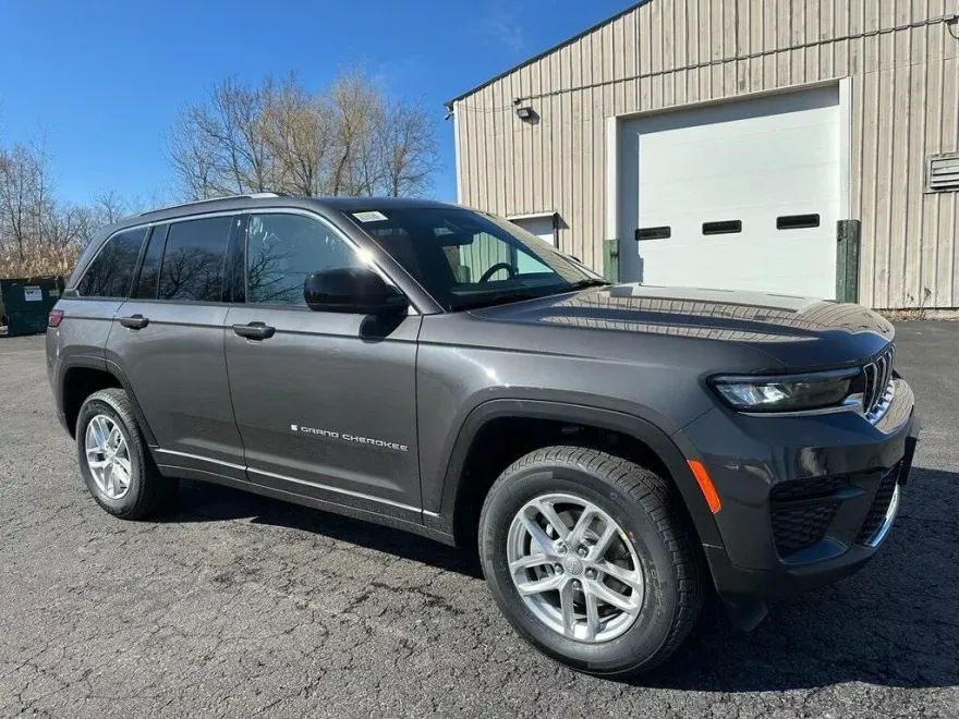 2025 Jeep Grand Cherokee Laredo X photo 1