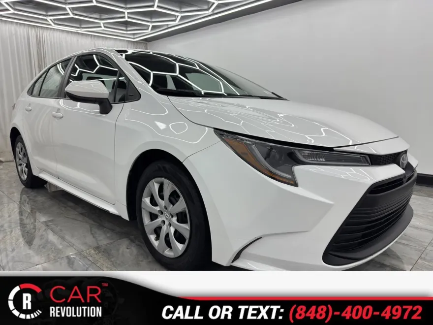 2023 Toyota Corolla LE photo 1