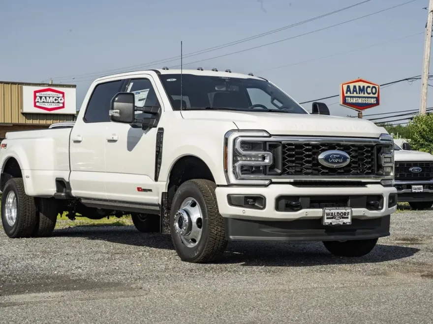 2025 Ford F-350 Platinum photo 1