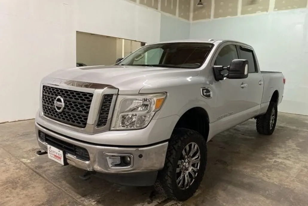 2017 Nissan Titan 2.5 SV photo 1