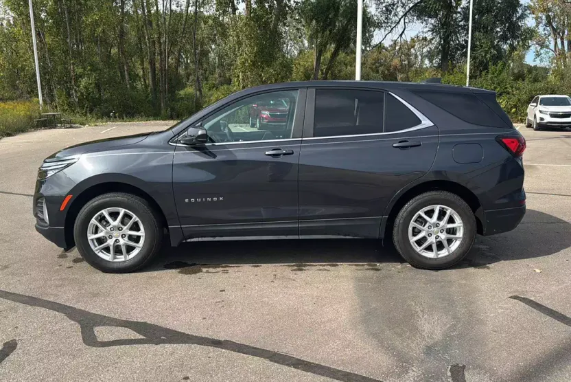 2022 Chevrolet Equinox LT photo 1