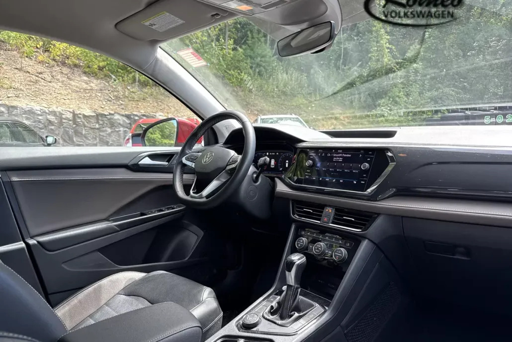 2022 Volkswagen Taos SEL photo 1