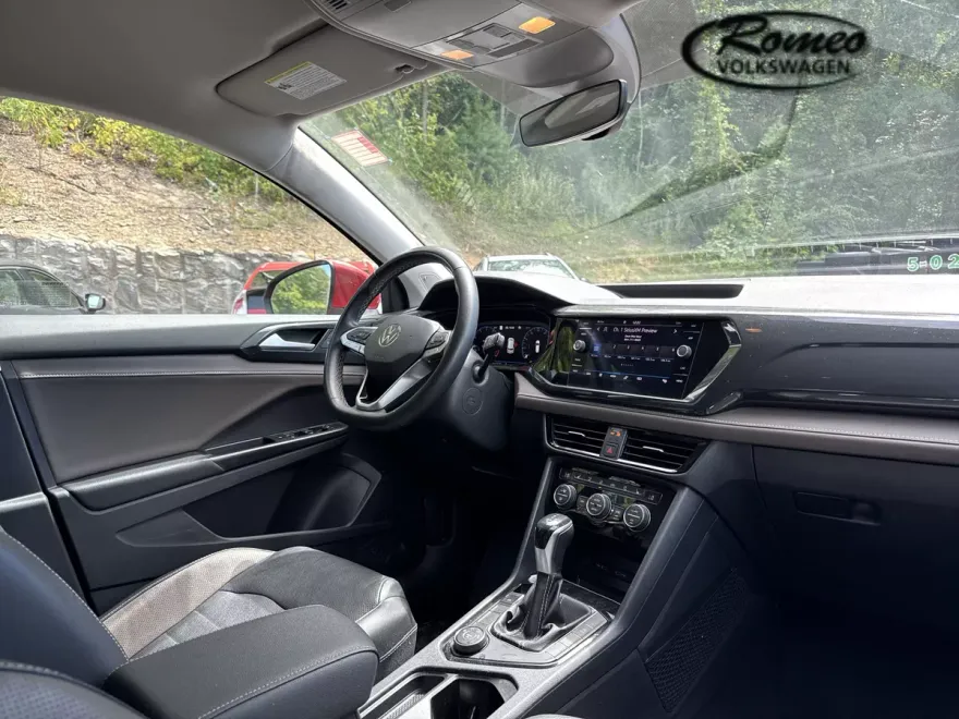 2022 Volkswagen Taos SEL photo 1