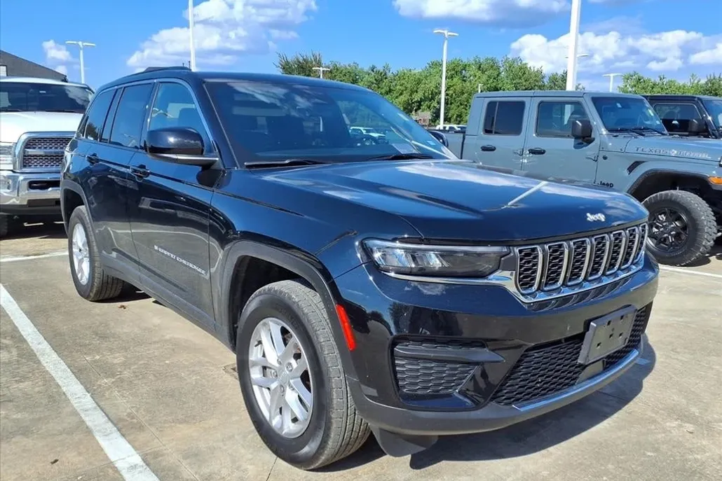 2025 Jeep Grand Cherokee Laredo photo 1