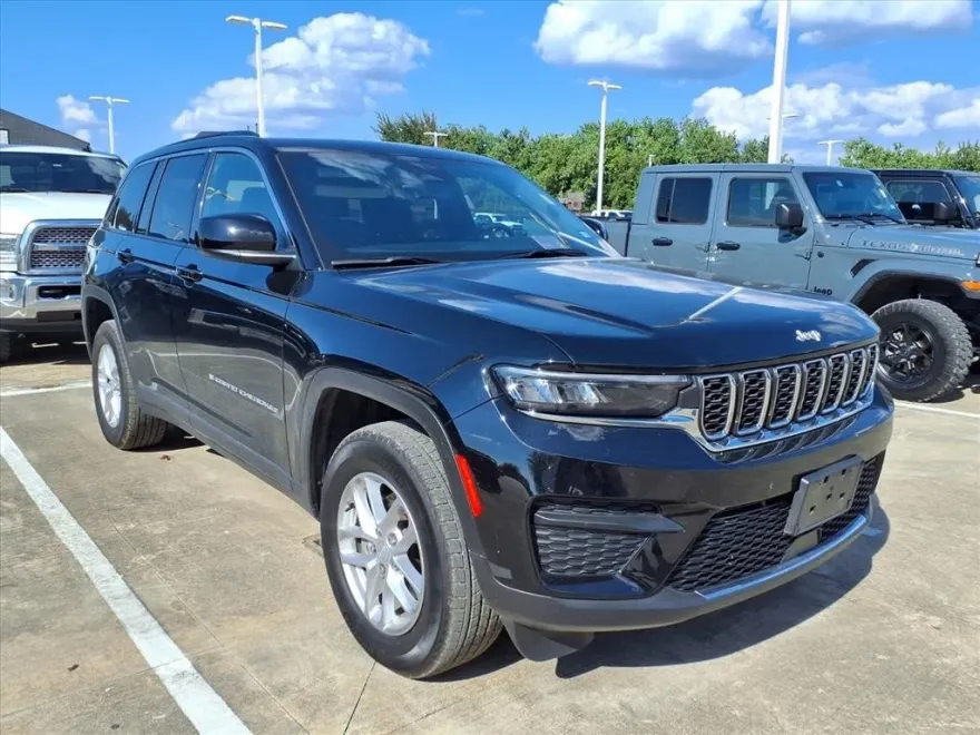 2025 Jeep Grand Cherokee Laredo photo 1