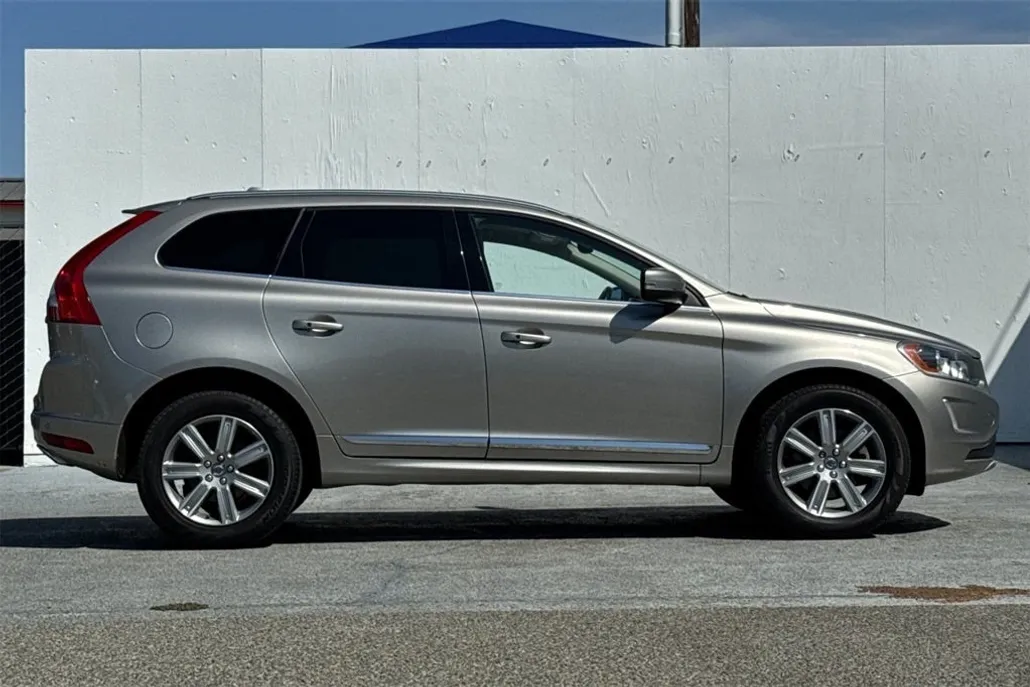 2016 Volvo XC60 T6 photo 1