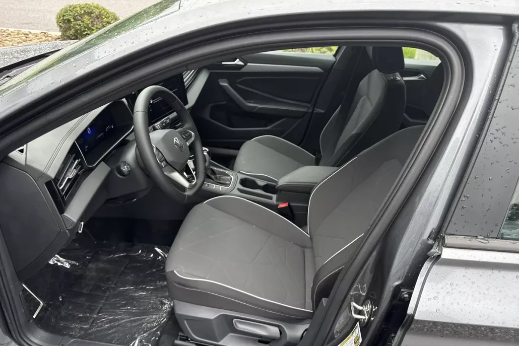 2025 Volkswagen Jetta Sport photo 1