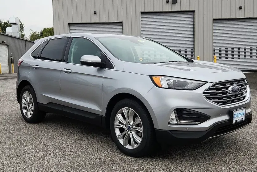 2022 Ford Edge Titanium photo 1