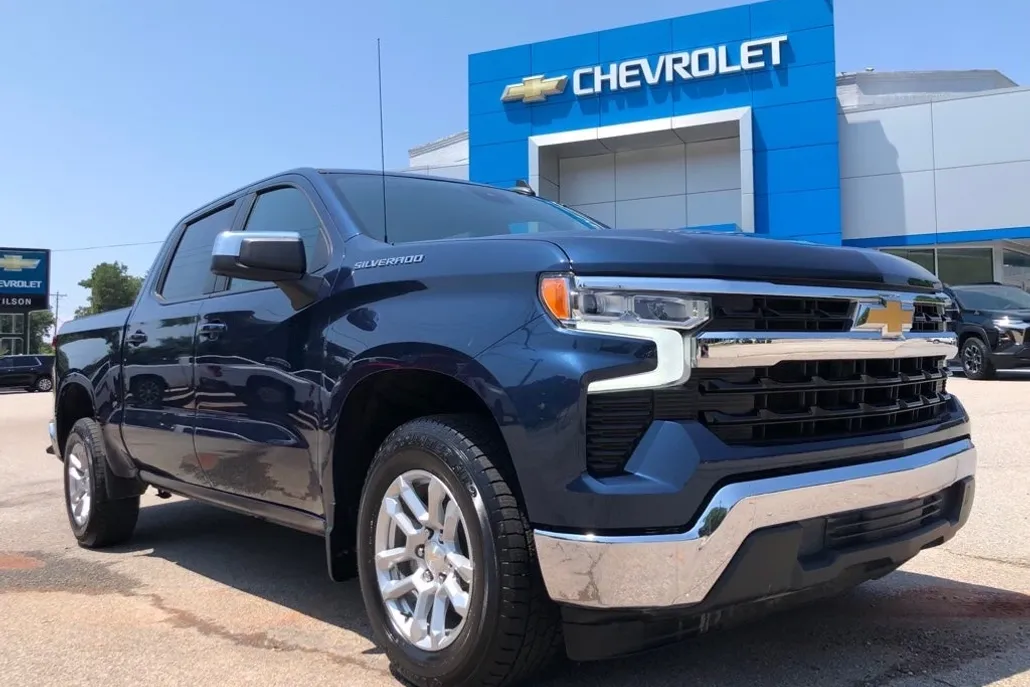 2023 Chevrolet Silverado 1500 LT photo 1