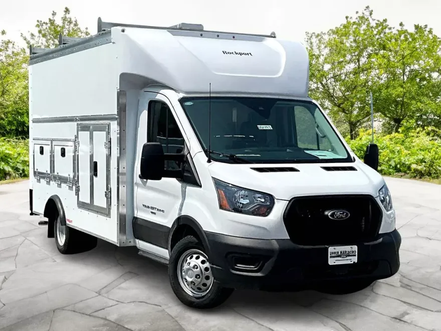 2024 Ford Transit Cutaway photo 1