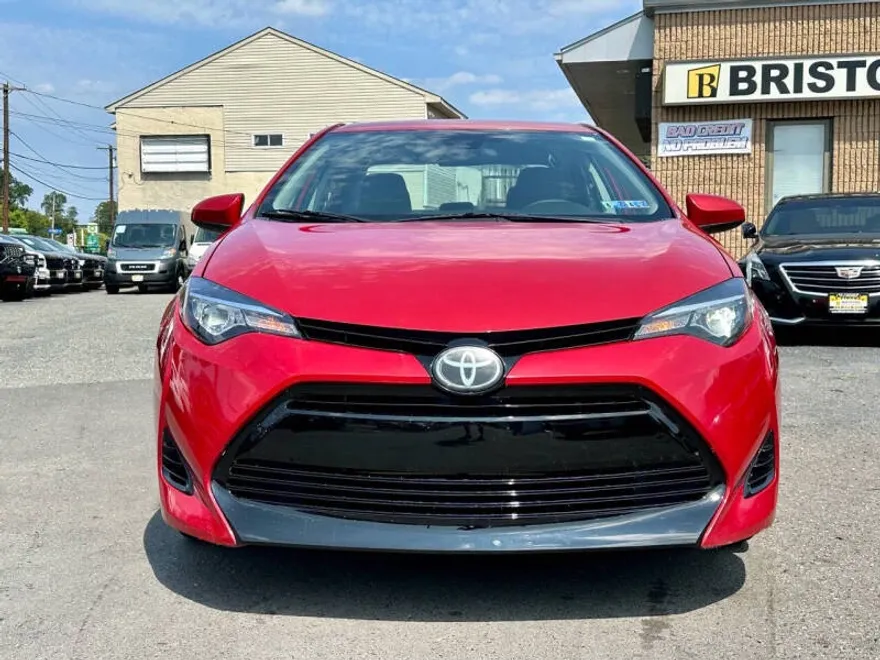 2018 Toyota Corolla LE photo 1