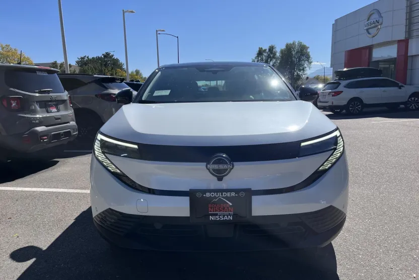 2026 Nissan Leaf SV photo 1