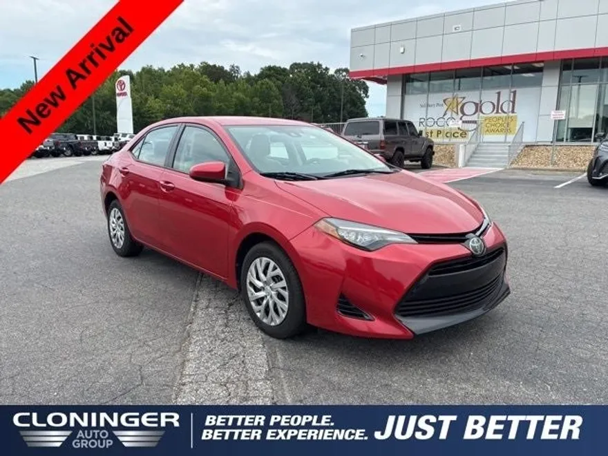 2017 Toyota Corolla LE photo 1