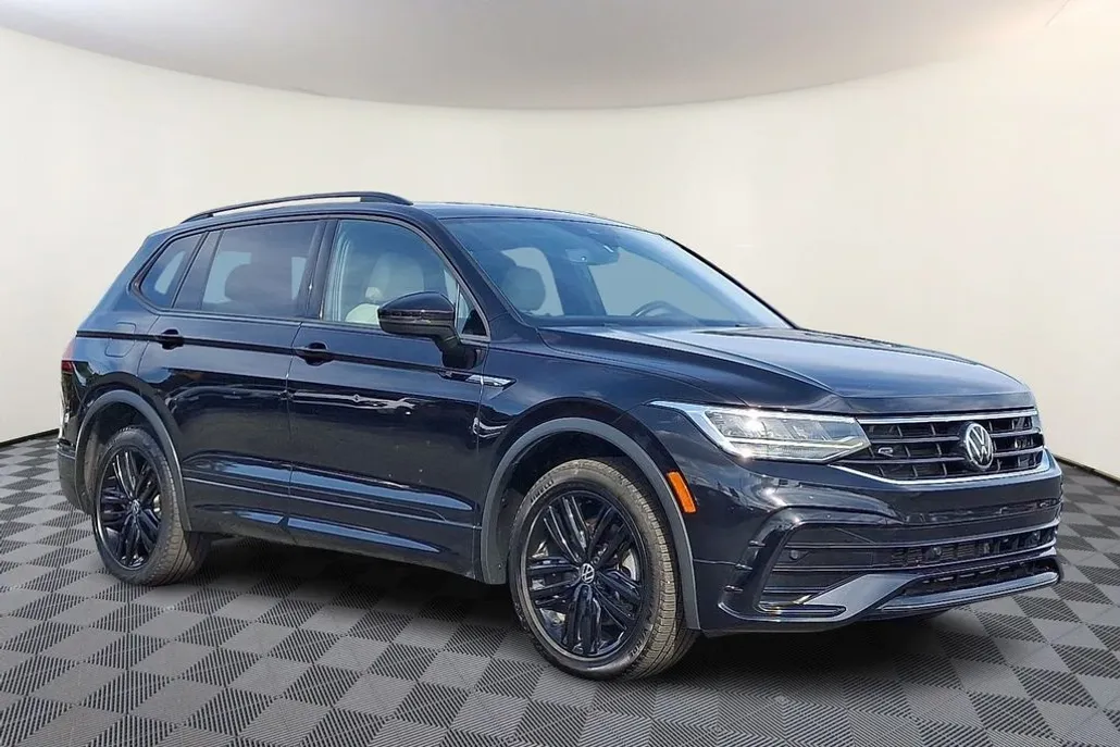 2022 Volkswagen Tiguan SE R-Line Black photo 1