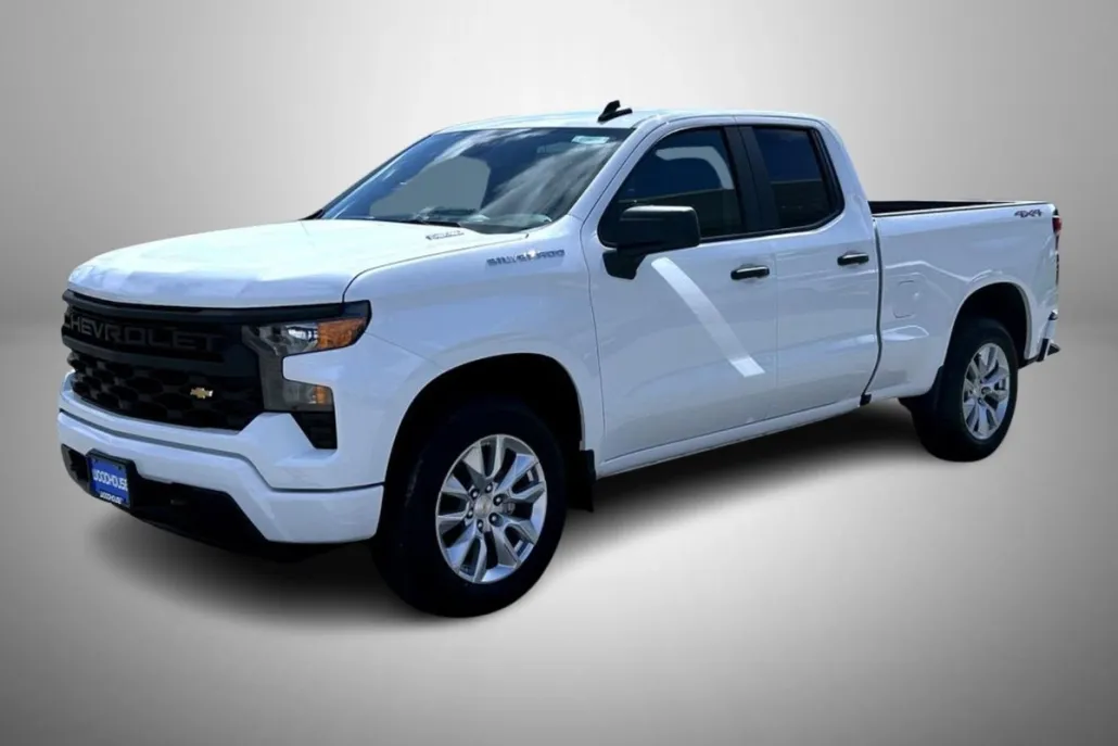 2026 Chevrolet Silverado 1500 Custom photo 1