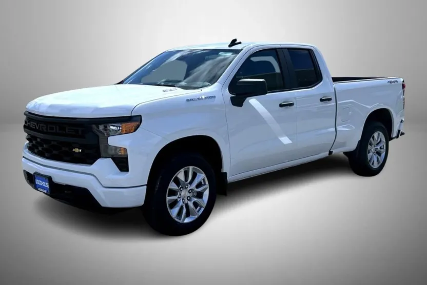 2026 Chevrolet Silverado 1500 Custom photo 1