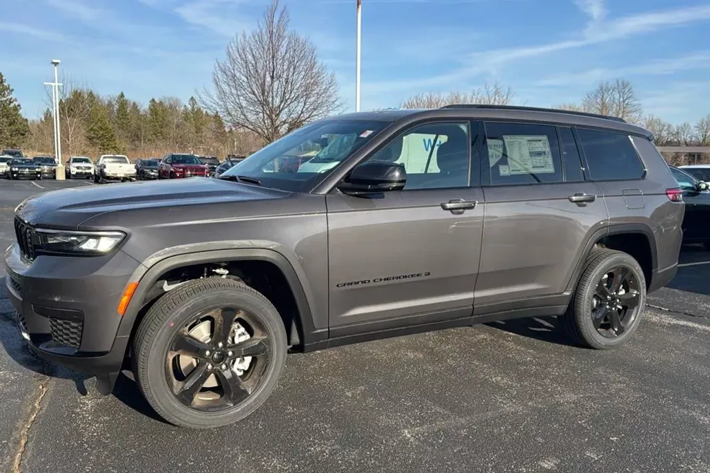 2025 Jeep Grand Cherokee Altitude X photo 1