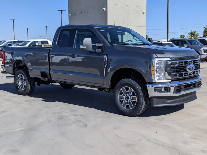 2025 Ford F-350 photo 1