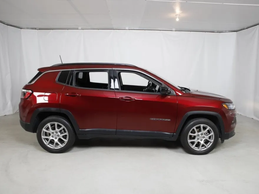 2022 Jeep Compass Latitude Lux photo 1