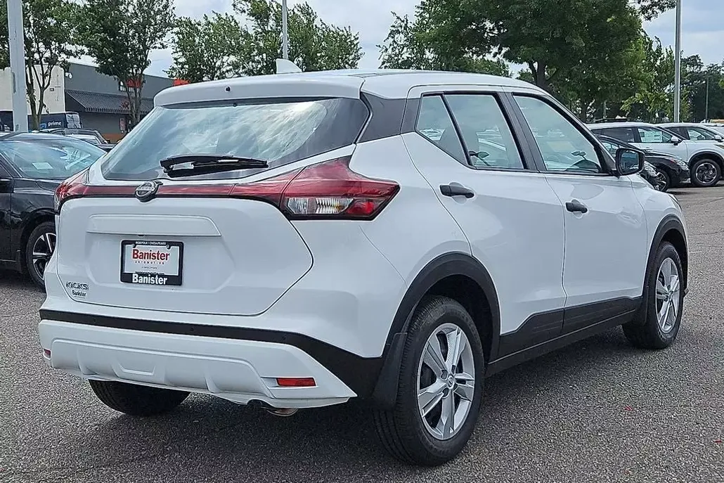 2025 Nissan Kicks Play S photo 1
