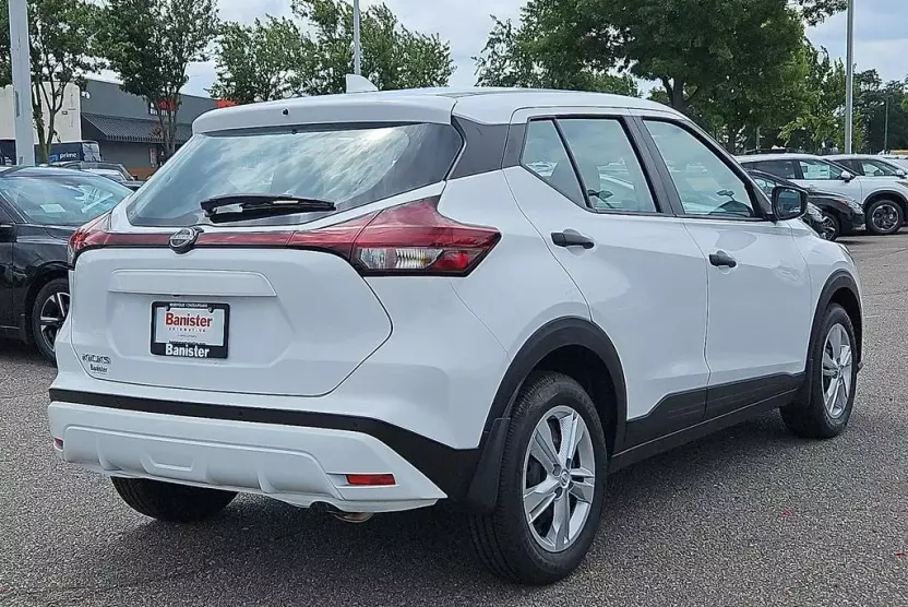 2025 Nissan Kicks Play S photo 1