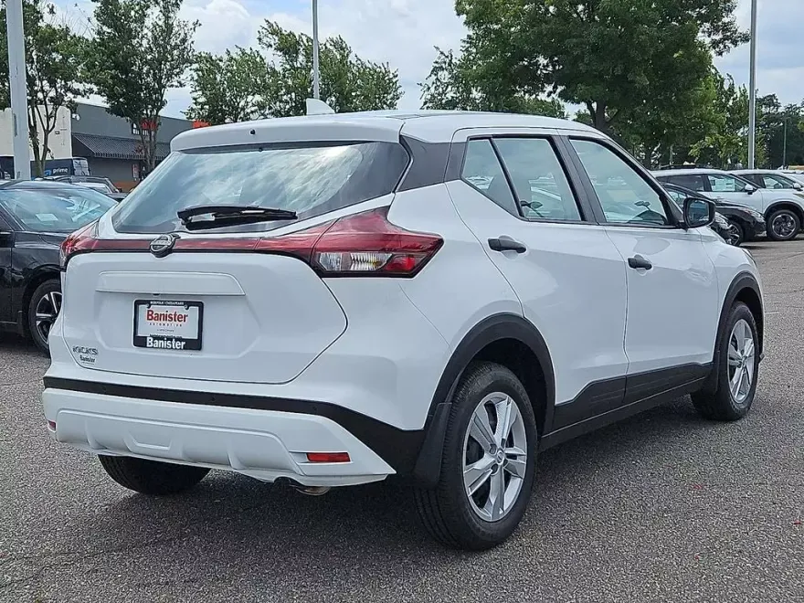 2025 Nissan Kicks Play S photo 1
