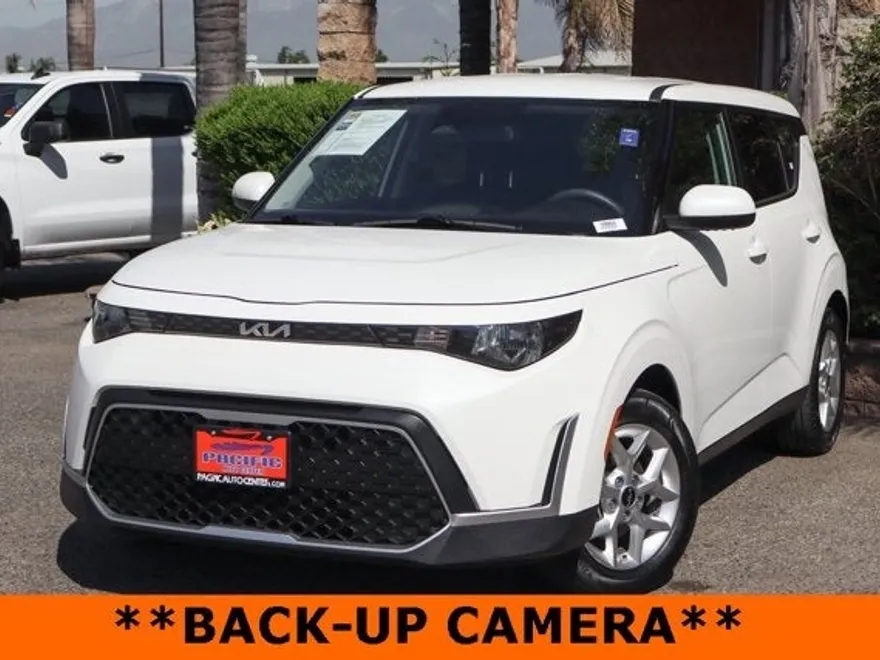 2023 Kia Soul LX photo 1