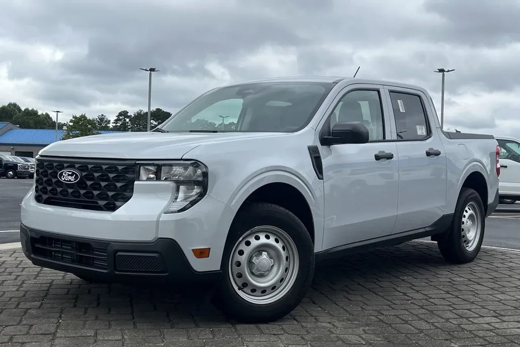 2025 Ford Maverick XL photo 1