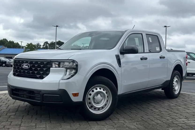 2025 Ford Maverick XL photo 1