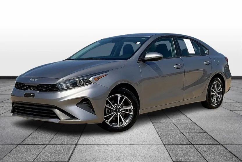 2023 Kia Forte LXS photo 1