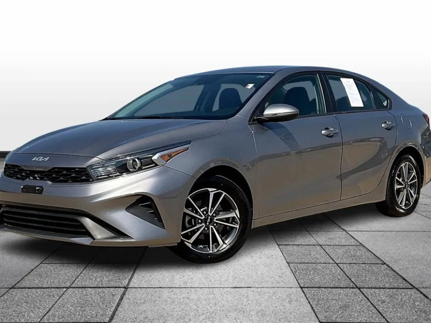 2023 Kia Forte LXS photo 1