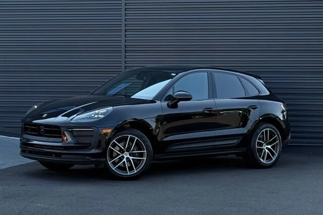 2025 Porsche Macan T photo 1