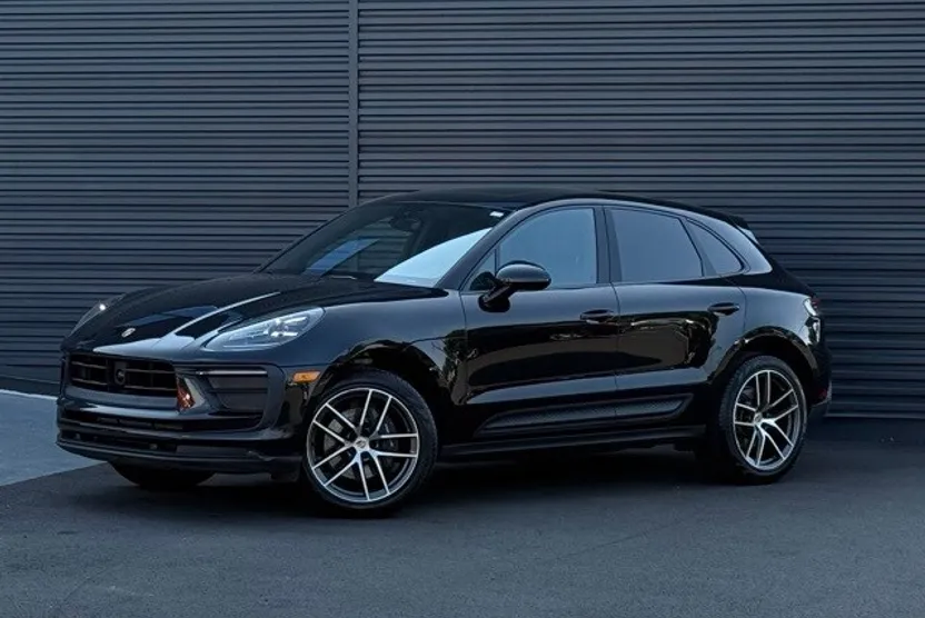 2025 Porsche Macan T photo 1