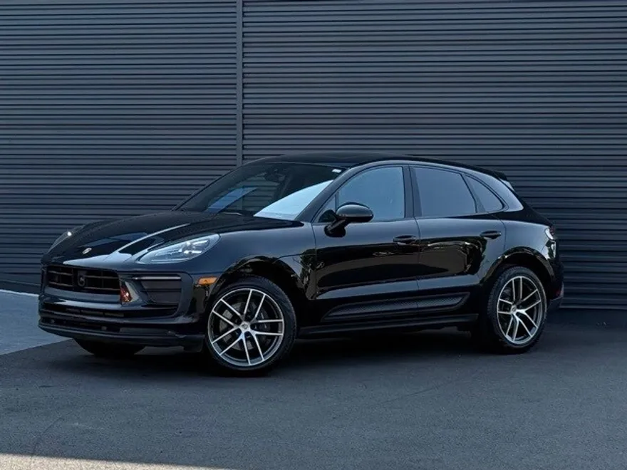 2025 Porsche Macan T photo 1