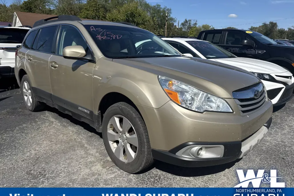 2010 Subaru Outback Limited photo 1