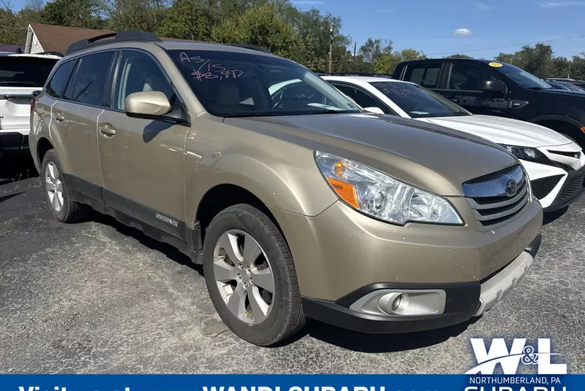 2010 Subaru Outback Limited photo 1