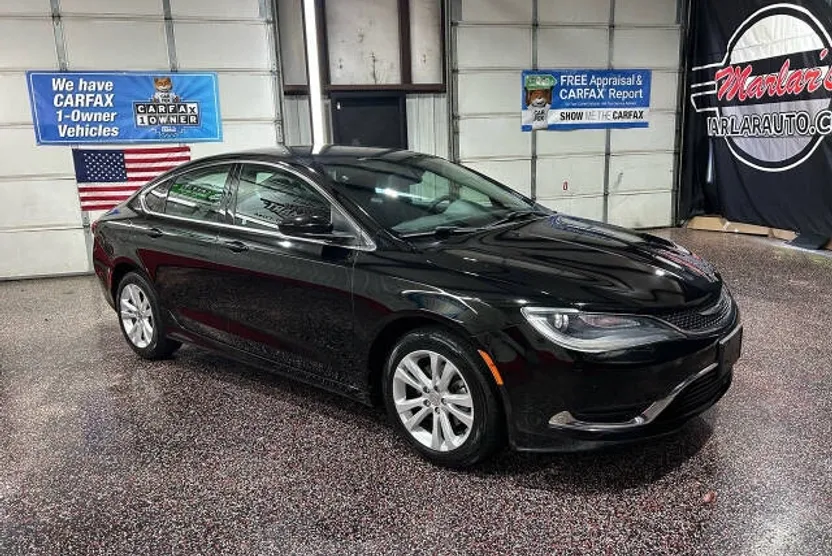 2015 Chrysler 200 Limited photo 1