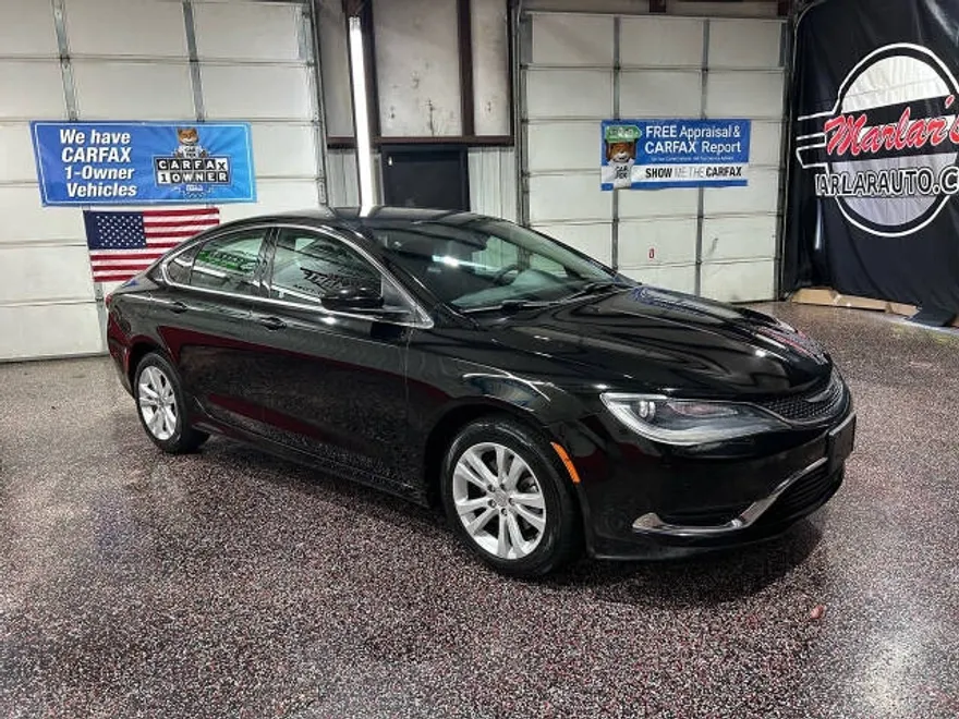 2015 Chrysler 200 Limited photo 1