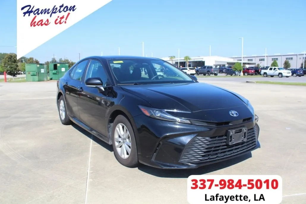 2025 Toyota Camry LE photo 1