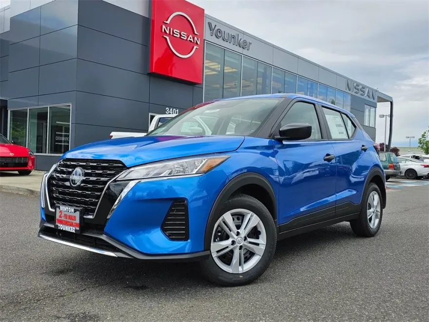 2025 Nissan Kicks Play S photo 1
