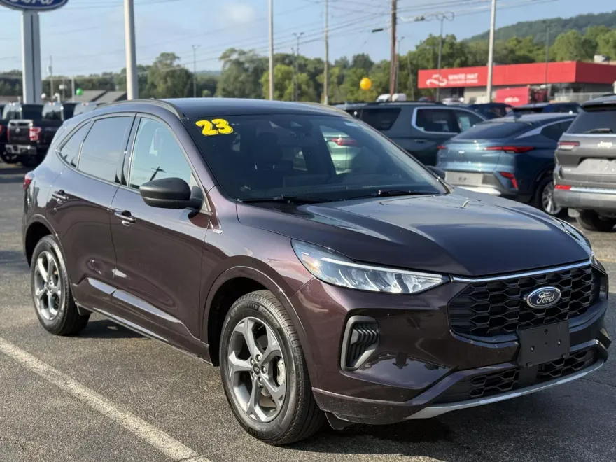 2023 Ford Escape ST-Line photo 1