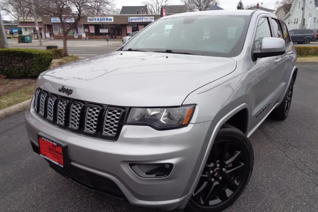 2018 Jeep Grand Cherokee Altitude photo 1
