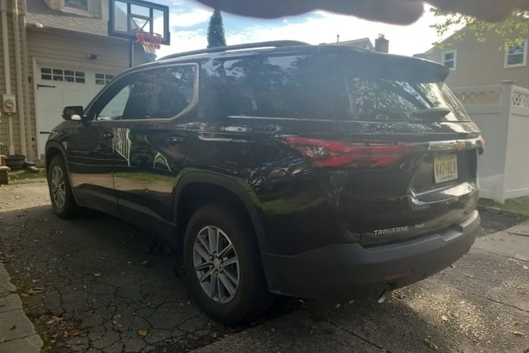 2023 Chevrolet Traverse Leather photo 1